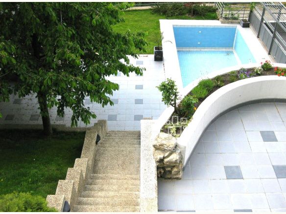 Dedinje,kuca sa bazenom