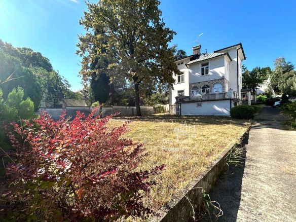 Dedinje,kuća odlična za poslovni prostor